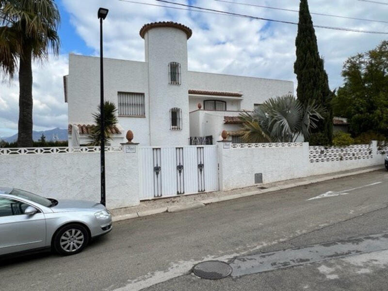 6 bedroom Villa for sale