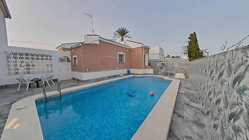 Villa till salu i Torrevieja, Alicante