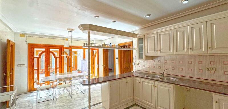 6 bedroom Duplex for sale