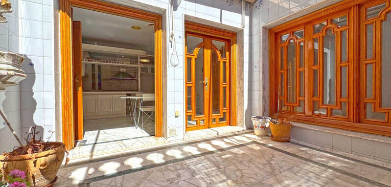 6 bedroom Duplex for sale