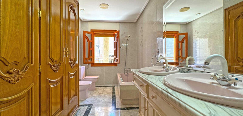 6 bedroom Duplex for sale