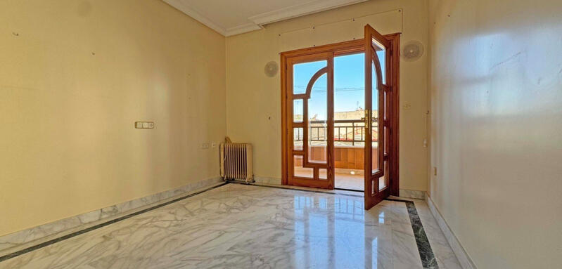 6 bedroom Duplex for sale