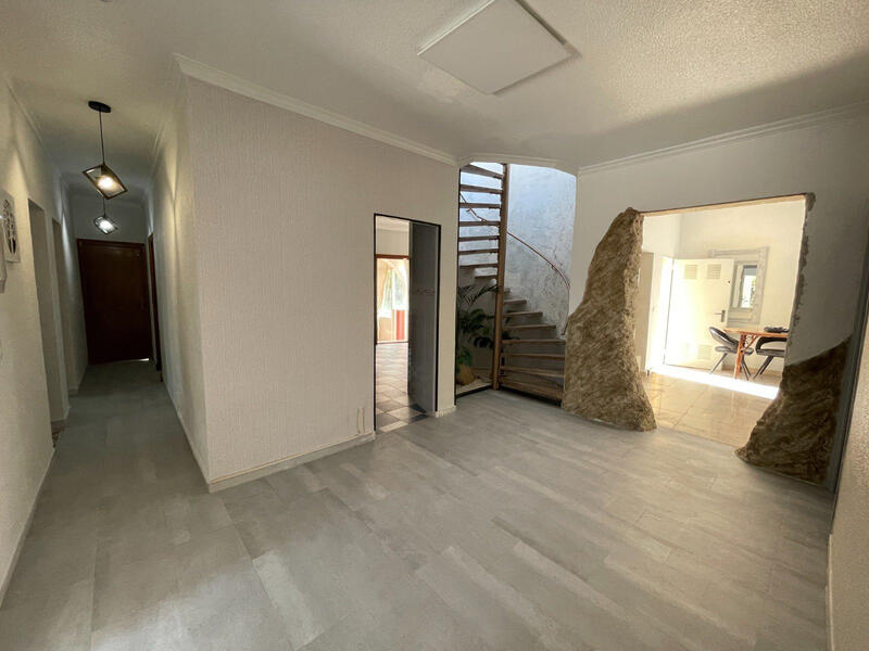 6 bedroom Villa for sale