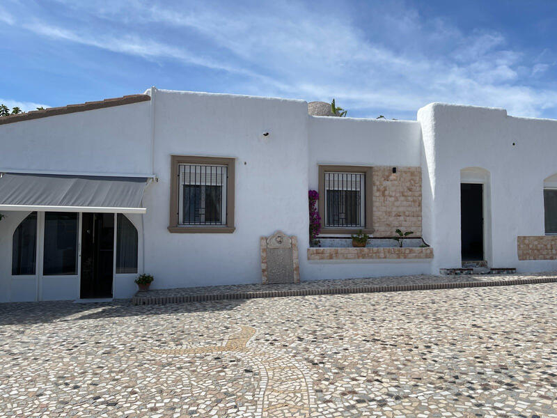 6 bedroom Villa for sale