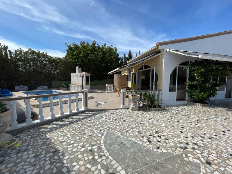 6 bedroom Villa for sale