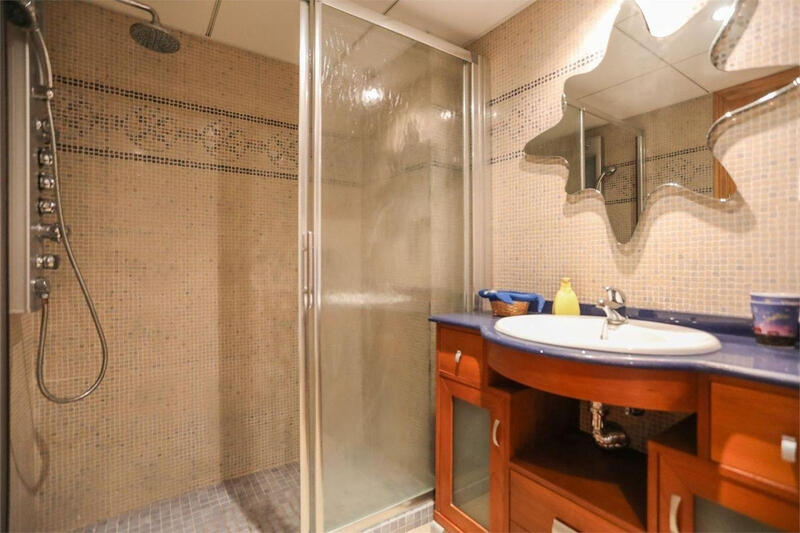 4 bedroom Apartment for sale