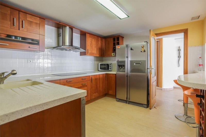 4 bedroom Apartment for sale