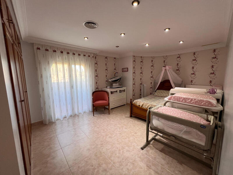 7 bedroom Villa for sale