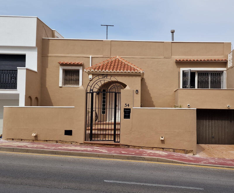 Maison de Ville à vendre dans Torrevieja, Alicante