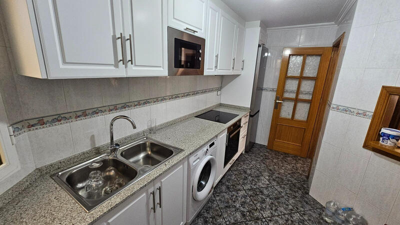 4 спальная комната городская тюрьма продается