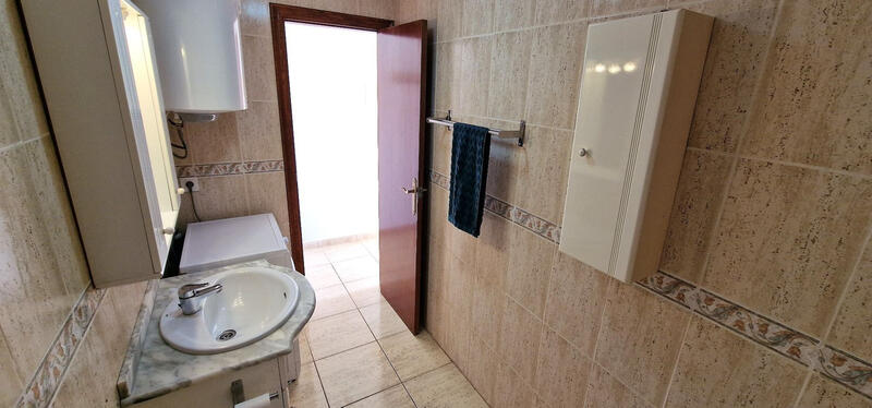 1 bedroom Apartment for Long Term Rent