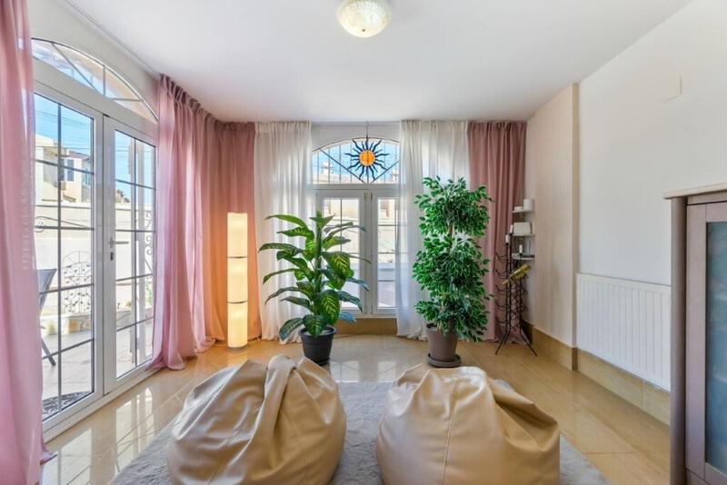 5 Schlafzimmer Stadthaus zu verkaufen