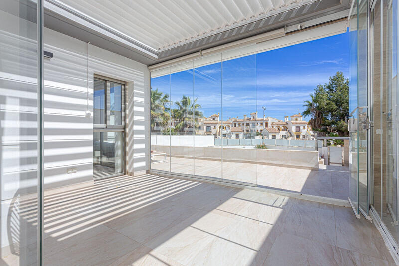 4 Cuarto Villa en venta