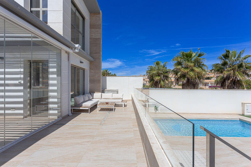 4 Cuarto Villa en venta