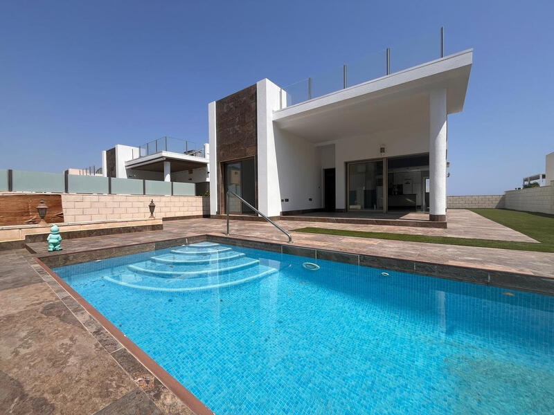 Villa en venta en Villamartin, Alicante