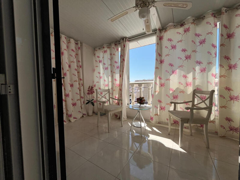 2 slaapkamer Gezinswoning Te koop