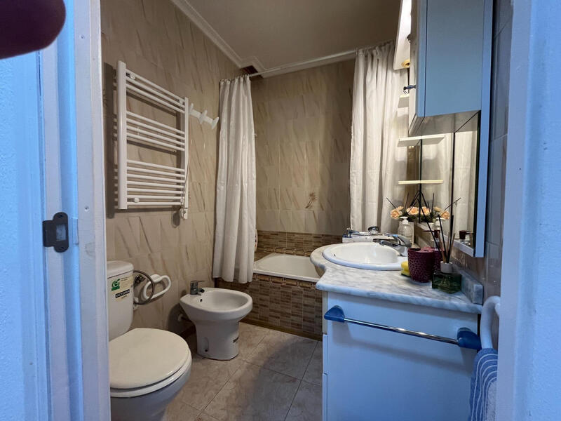 2 slaapkamer Gezinswoning Te koop
