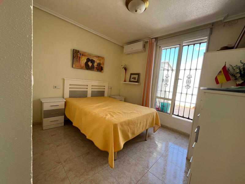 2 slaapkamer Gezinswoning Te koop