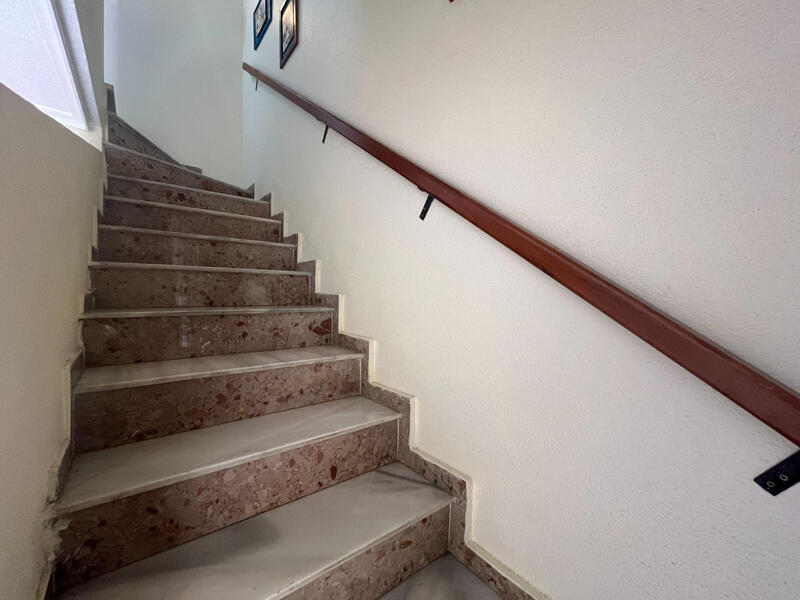 2 slaapkamer Gezinswoning Te koop