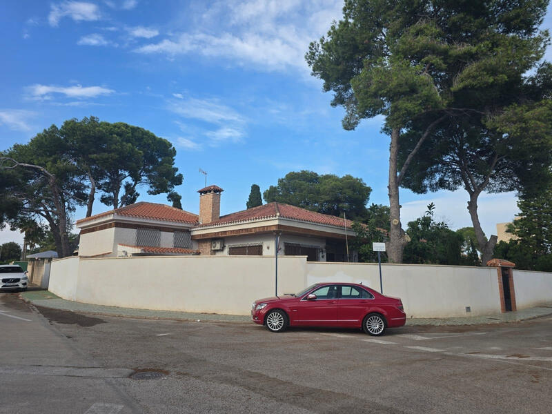 7 bedroom Villa for sale