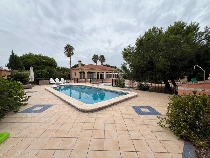 Villa à vendre dans Dolores, Alicante