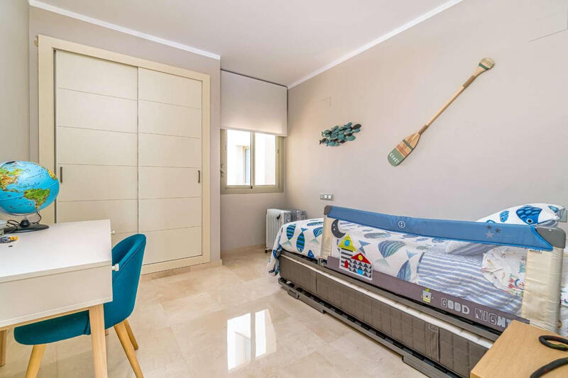 3 bedroom Apartment for sale