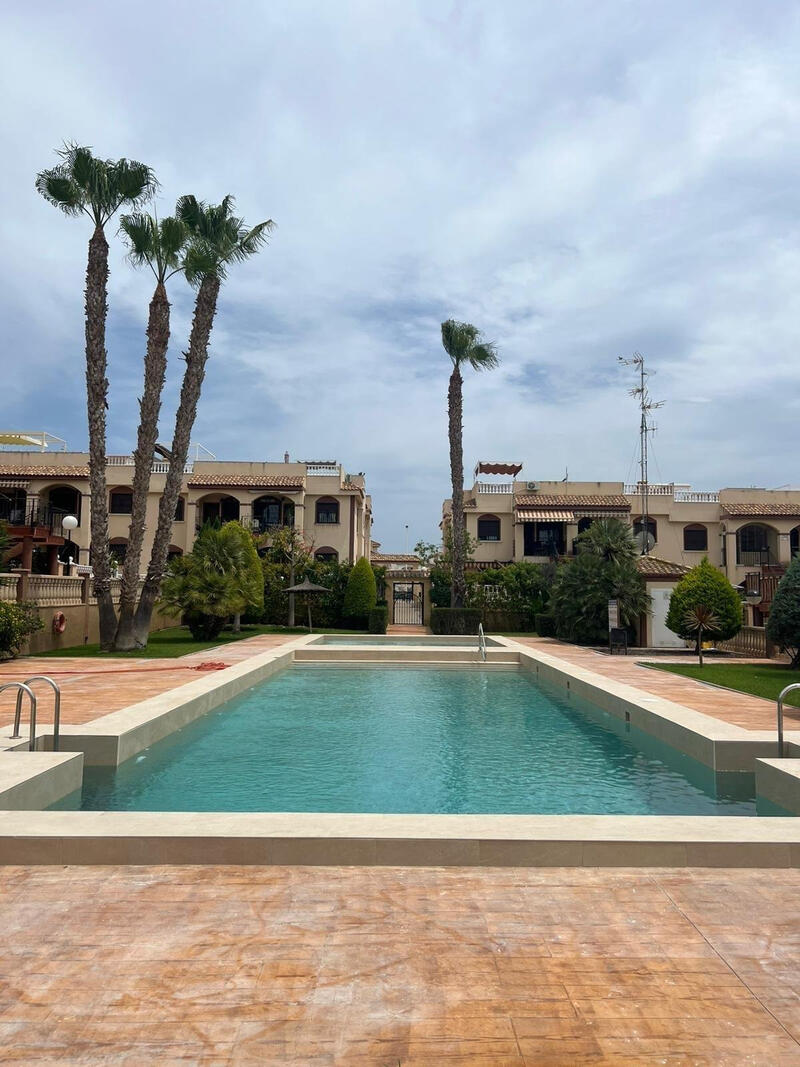 Villa à vendre dans Torrevieja, Alicante