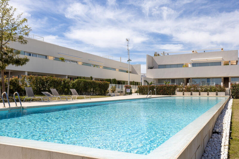 квартира продается в Torrevieja, Alicante