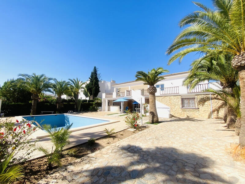 Villa til salgs i La Zenia, Alicante