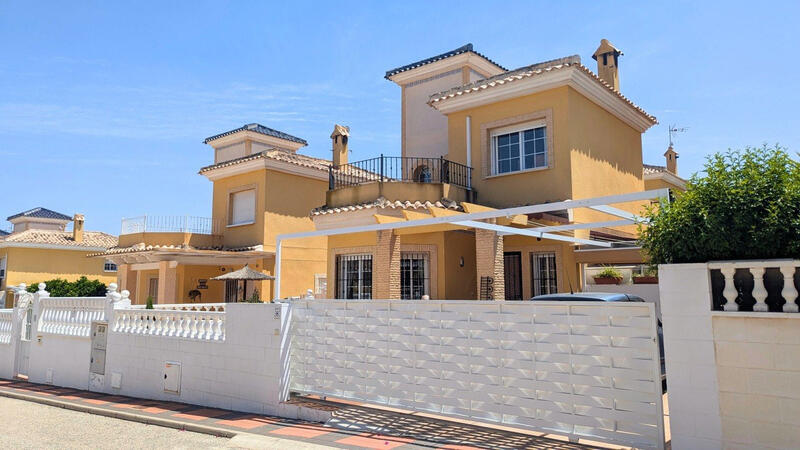 Villa Te koop in Lo Crispin, Alicante