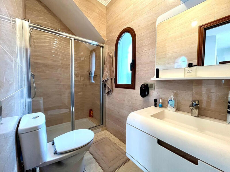 4 Cuarto Villa en venta