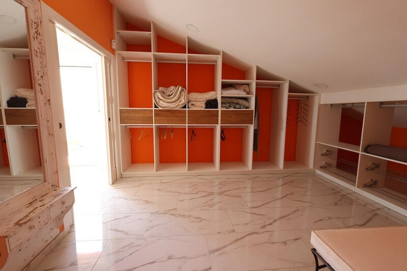 4 Cuarto Villa en venta