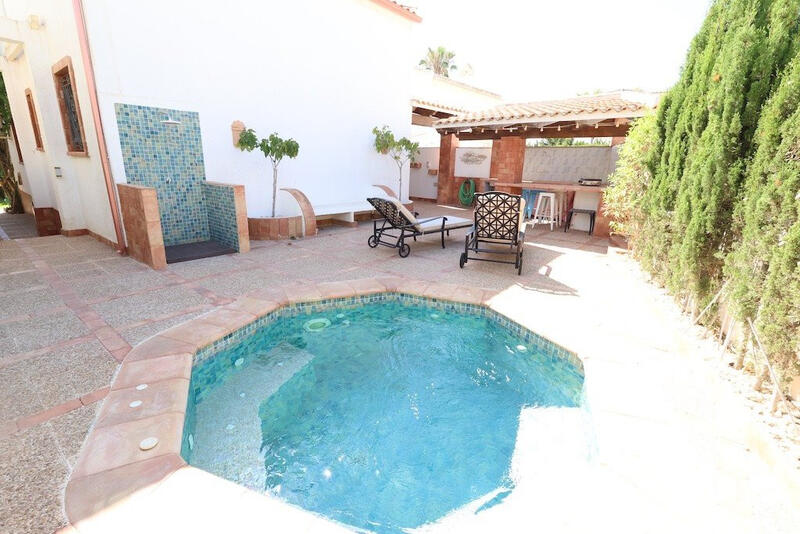 4 Cuarto Villa en venta