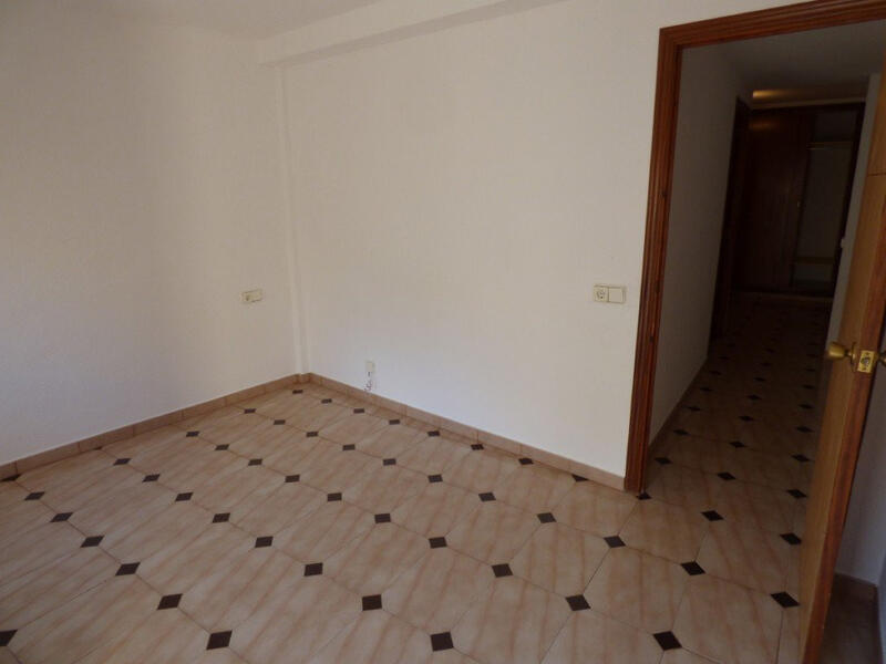 3 slaapkamer Gezinswoning Te koop