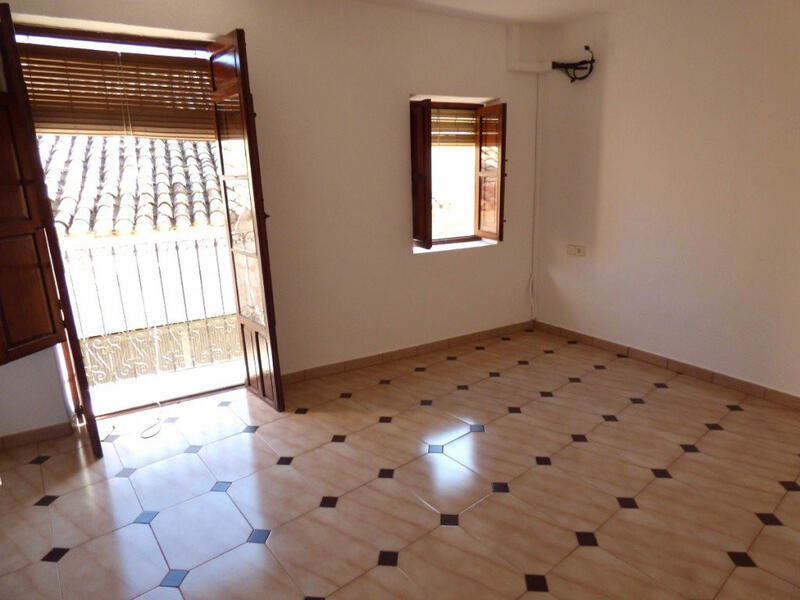 3 slaapkamer Gezinswoning Te koop