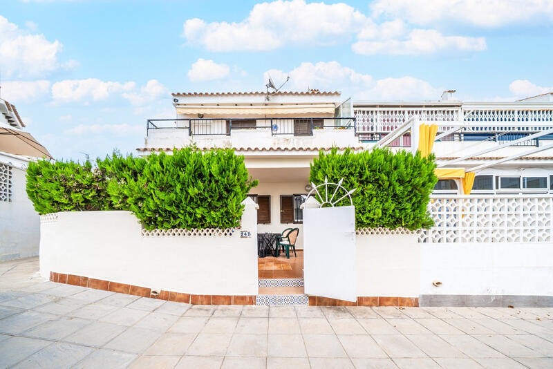 вилла продается в Torrevieja, Alicante