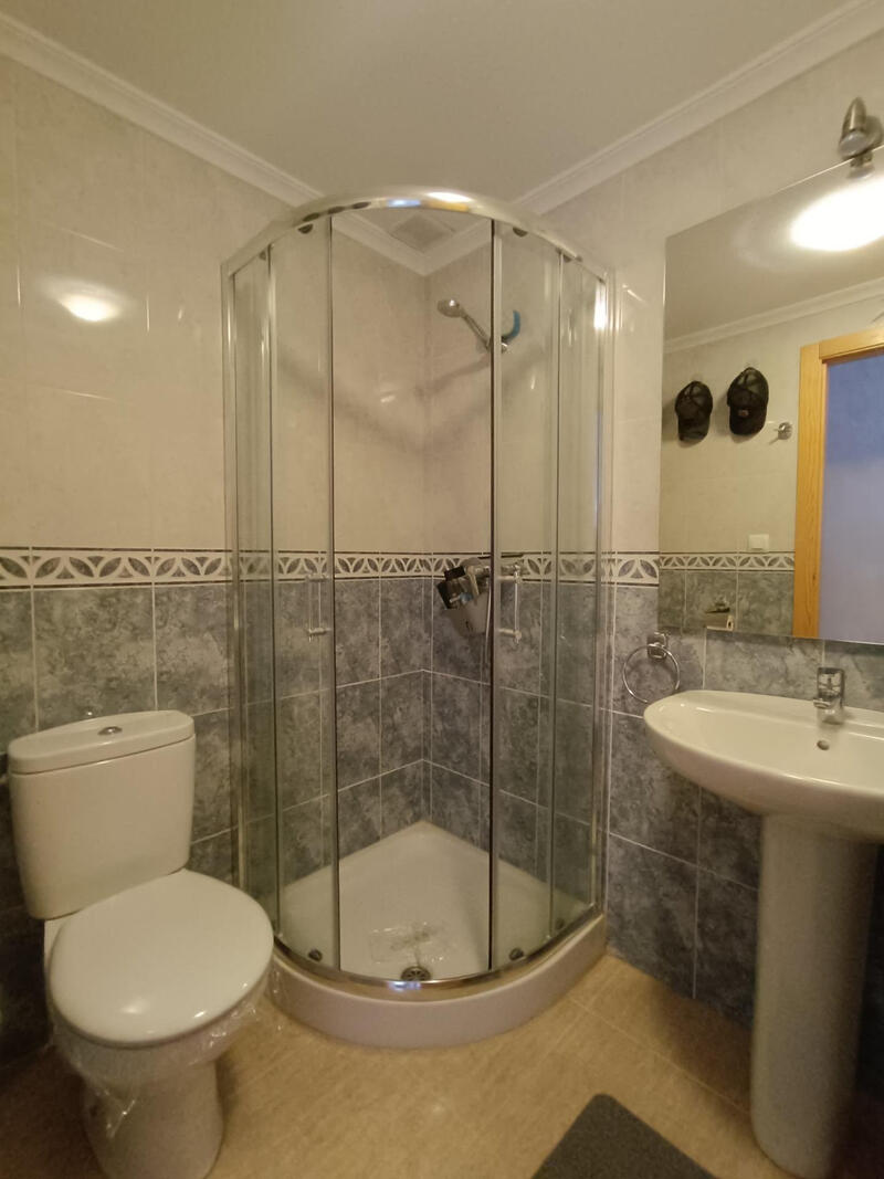 2 slaapkamer Gezinswoning Te koop