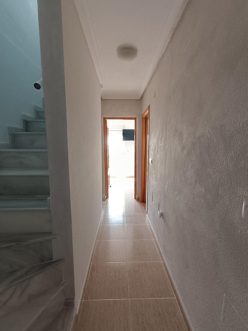 2 slaapkamer Gezinswoning Te koop