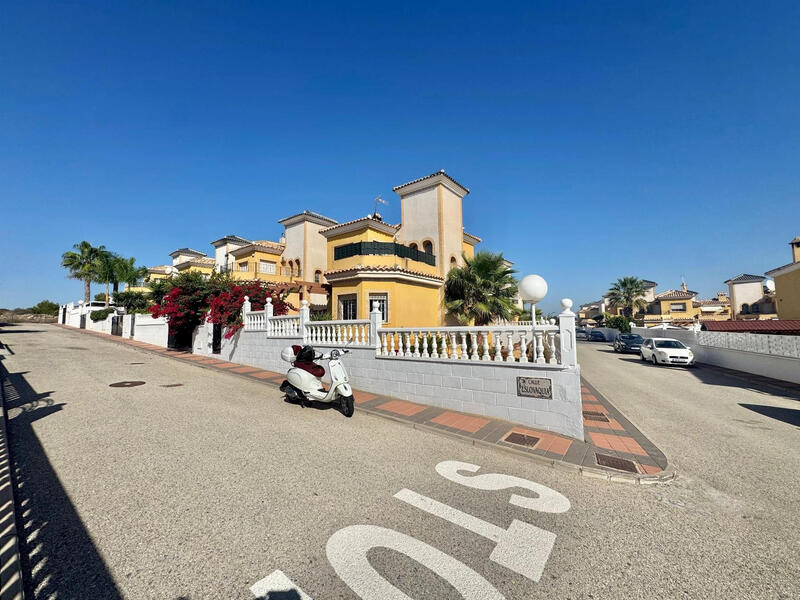 Villa en venta en Algorfa, Alicante