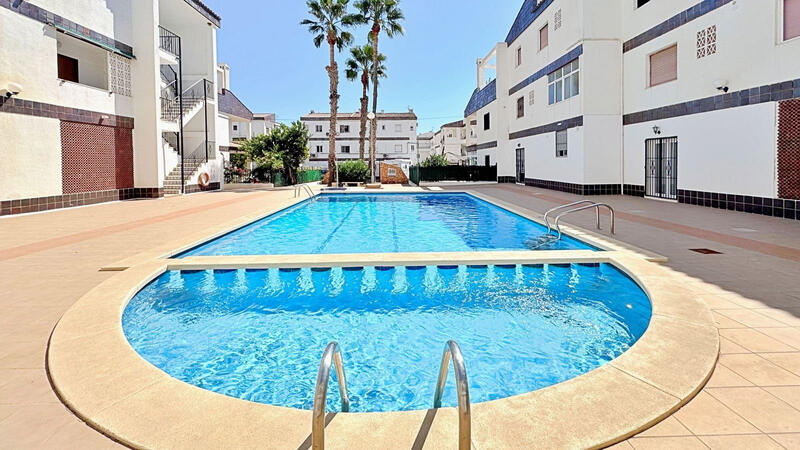 квартира продается в Torrevieja, Alicante