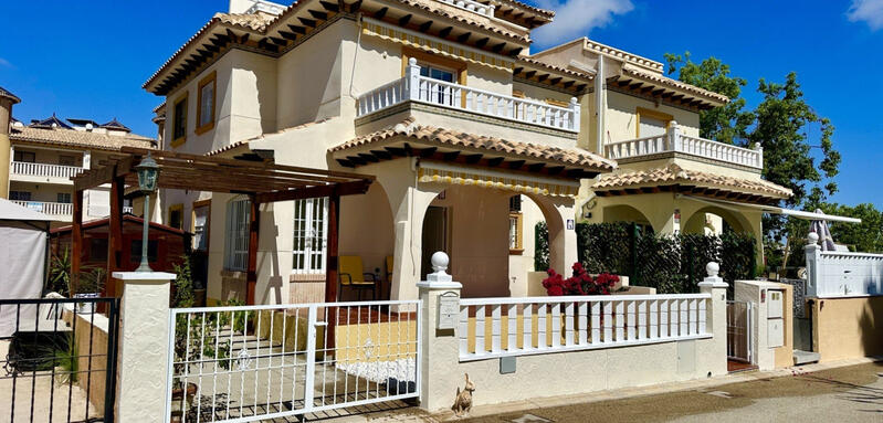 3 bedroom Townhouse for sale