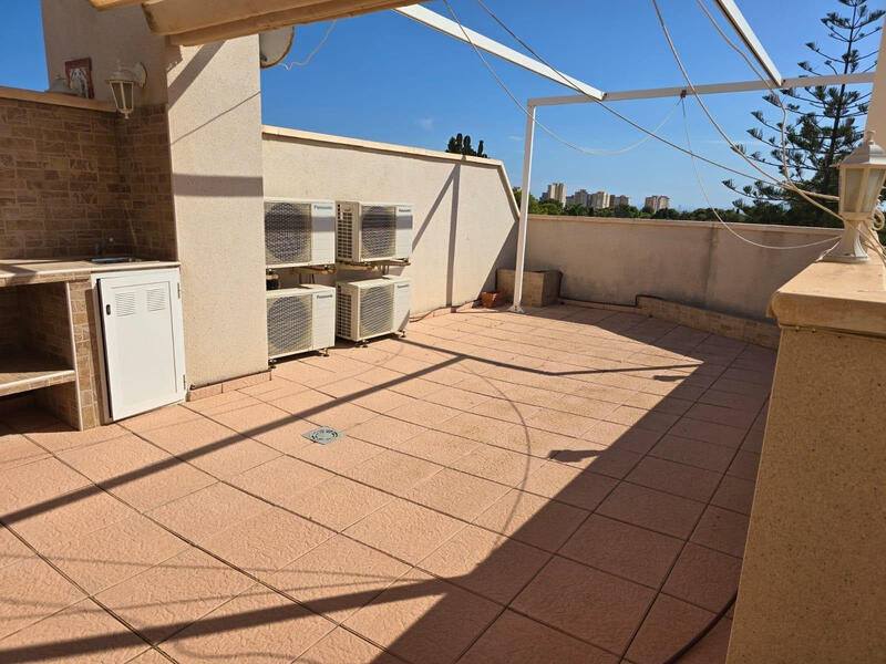 3 bedroom Apartment for sale