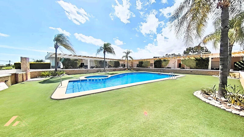 Townhouse for sale in Pilar de la Horadada, Alicante