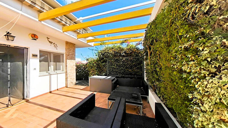 2 bedroom Townhouse for sale