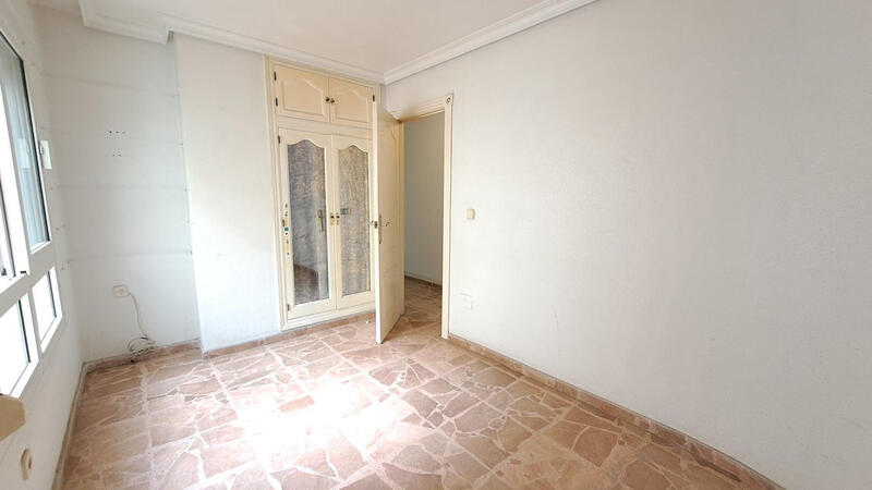 5 bedroom Apartment for sale
