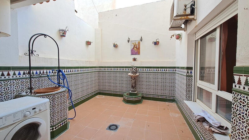 5 bedroom Apartment for sale