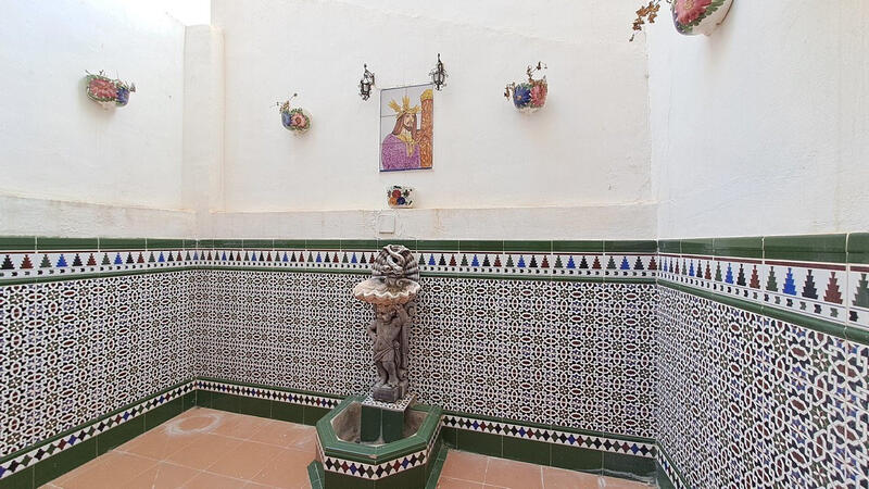 5 bedroom Apartment for sale