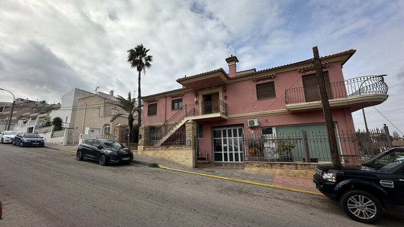 4 bedroom Villa for sale