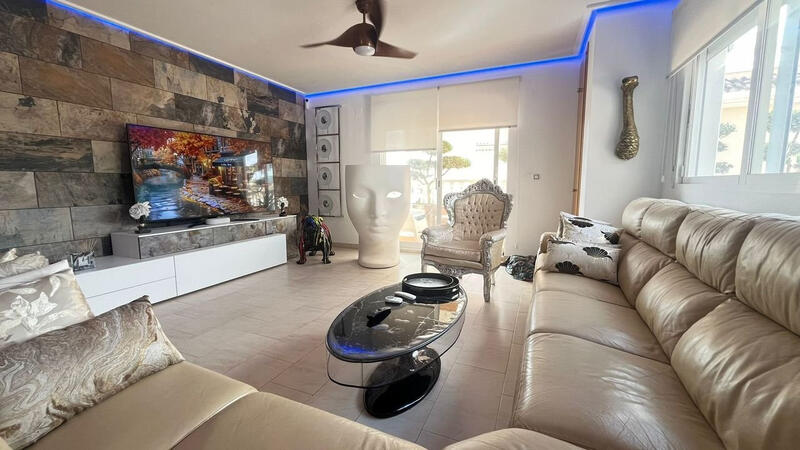 3 bedroom Apartment for sale