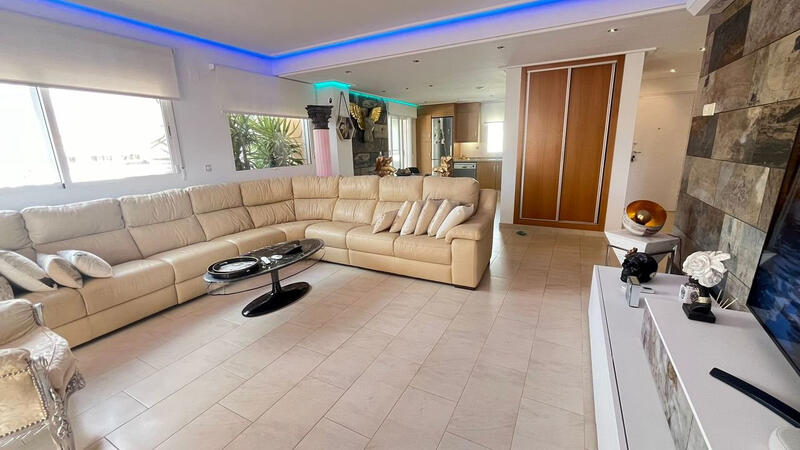 3 bedroom Apartment for sale
